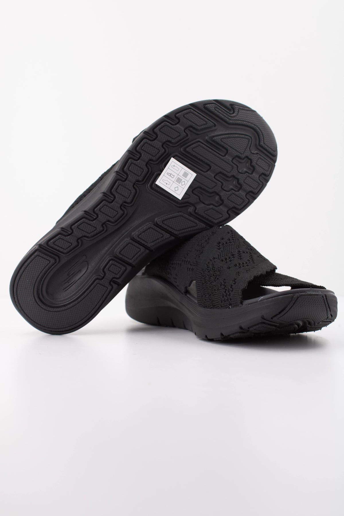 SKECHERS S  en color NEGRO  (5)