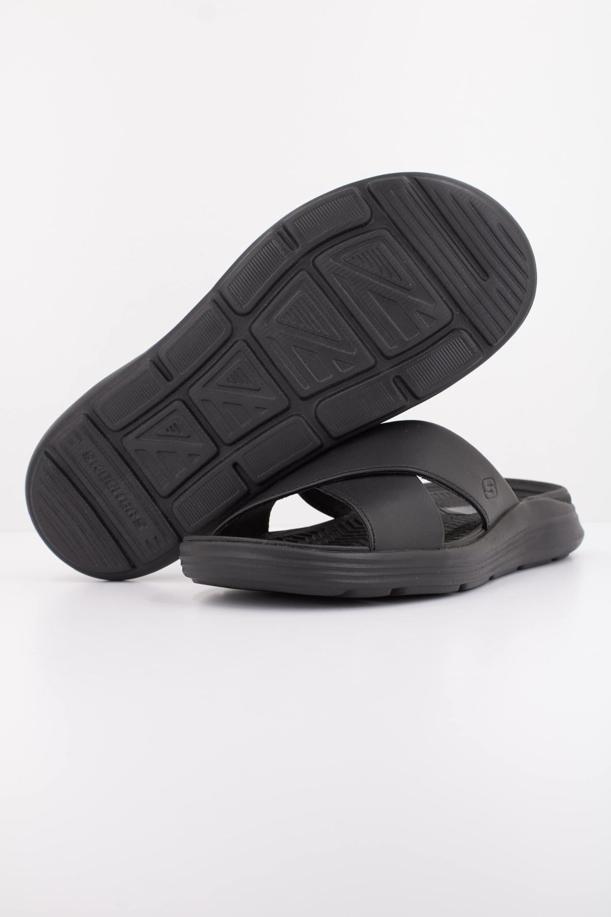 SKECHERS SARGO DENAL en color NEGRO  (5)