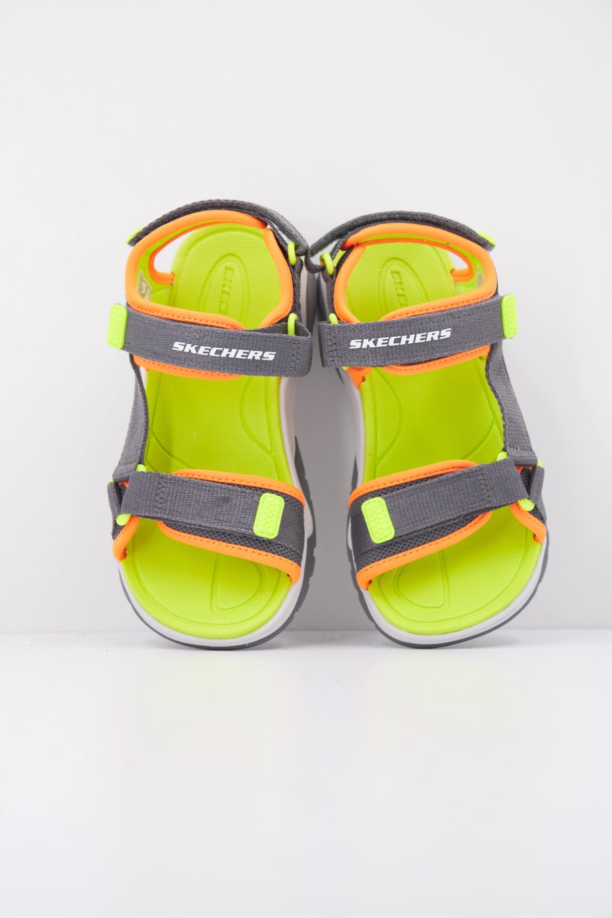 SKECHERS L en color GRIS  (3)