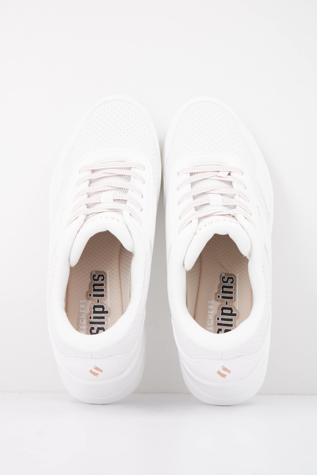 SKECHERS  en color BLANCO  (3)