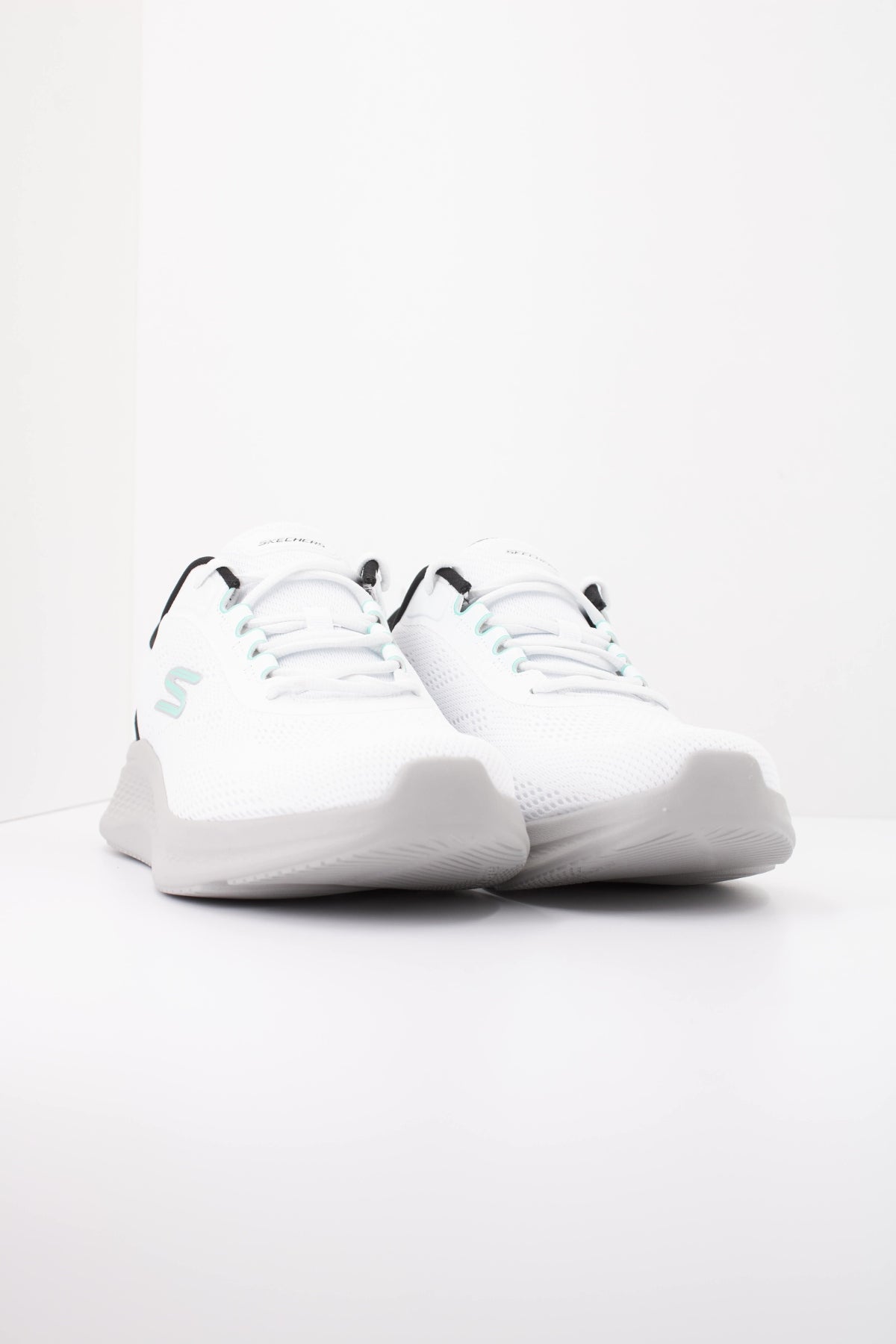 SKECHERS SKECH LITE PRO . BERRIX en color BLANCO  (2)