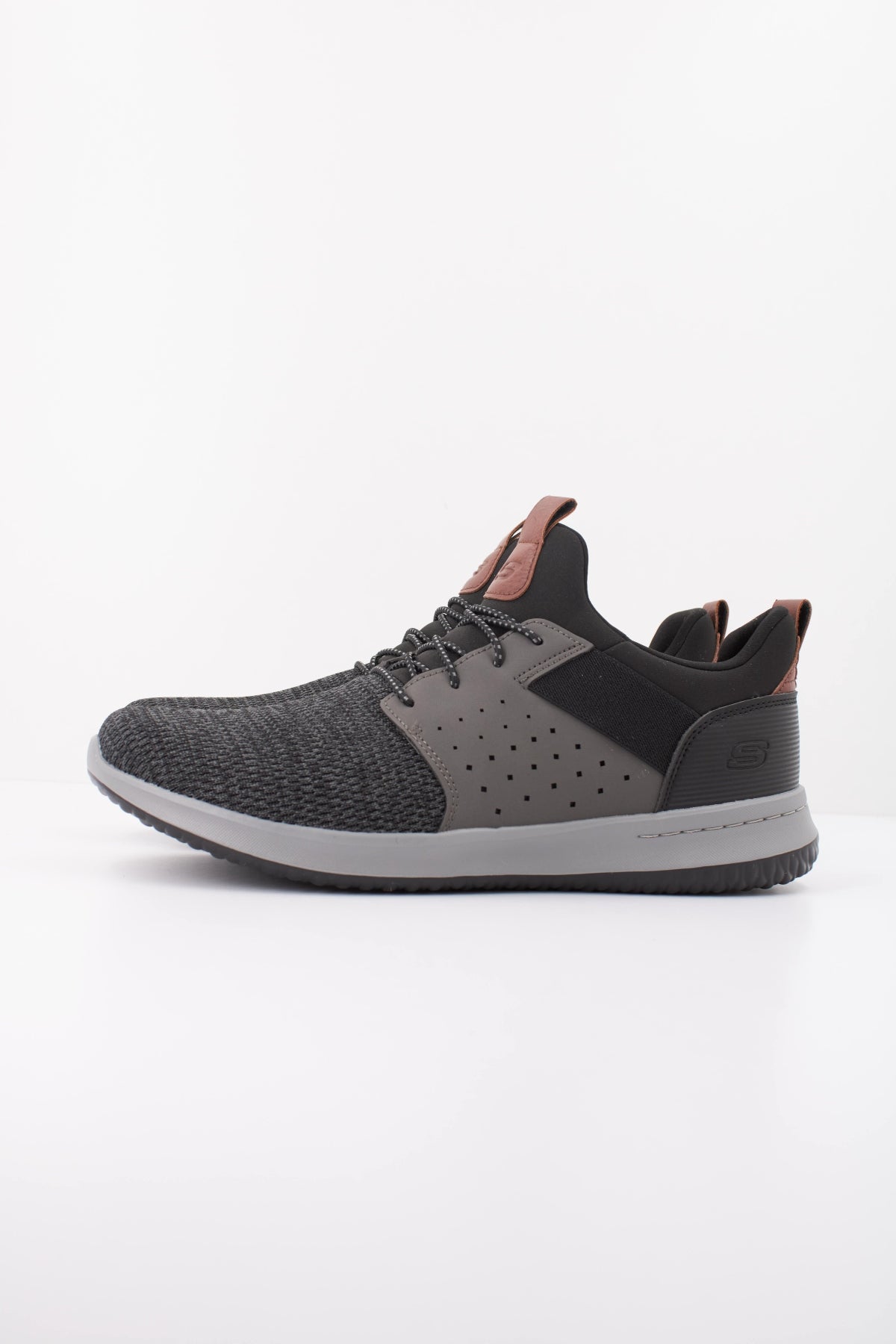 SKECHERS S en color NEGRO  (1)