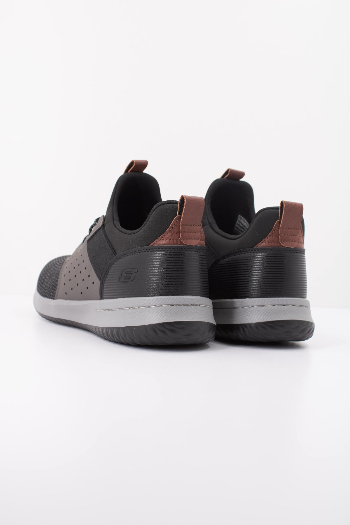 SKECHERS S en color NEGRO  (4)