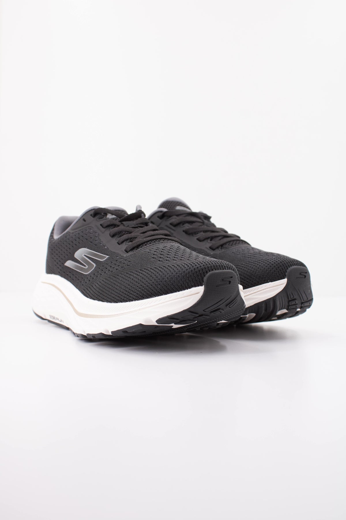 SKECHERS S GO RUN CONSISTENT  RUSHLIN en color NEGRO  (2)