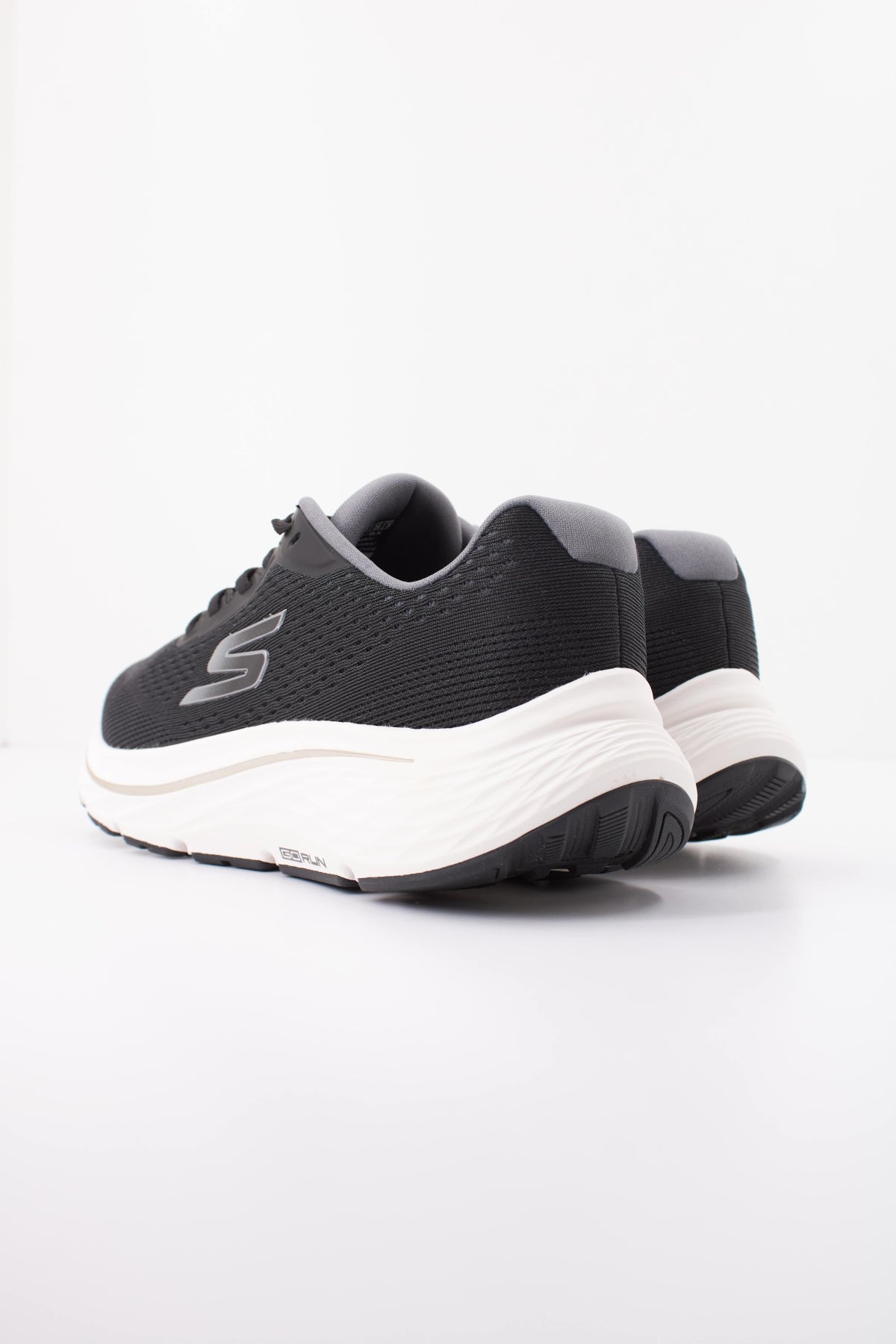 SKECHERS S GO RUN CONSISTENT  RUSHLIN en color NEGRO  (4)