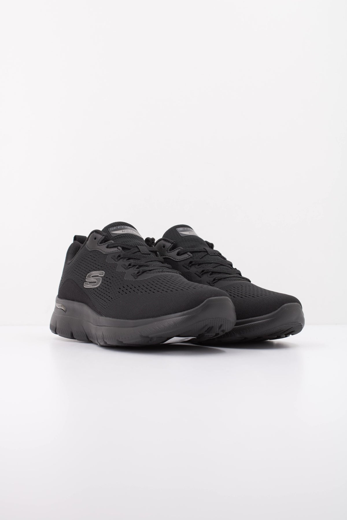 SKECHERS S ARCH FIT SUMMITS DAILY FLOW en color NEGRO  (2)