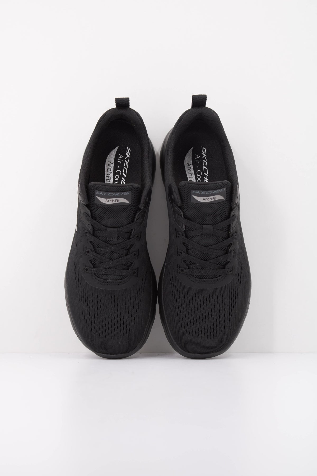 SKECHERS S ARCH FIT SUMMITS DAILY FLOW en color NEGRO  (3)