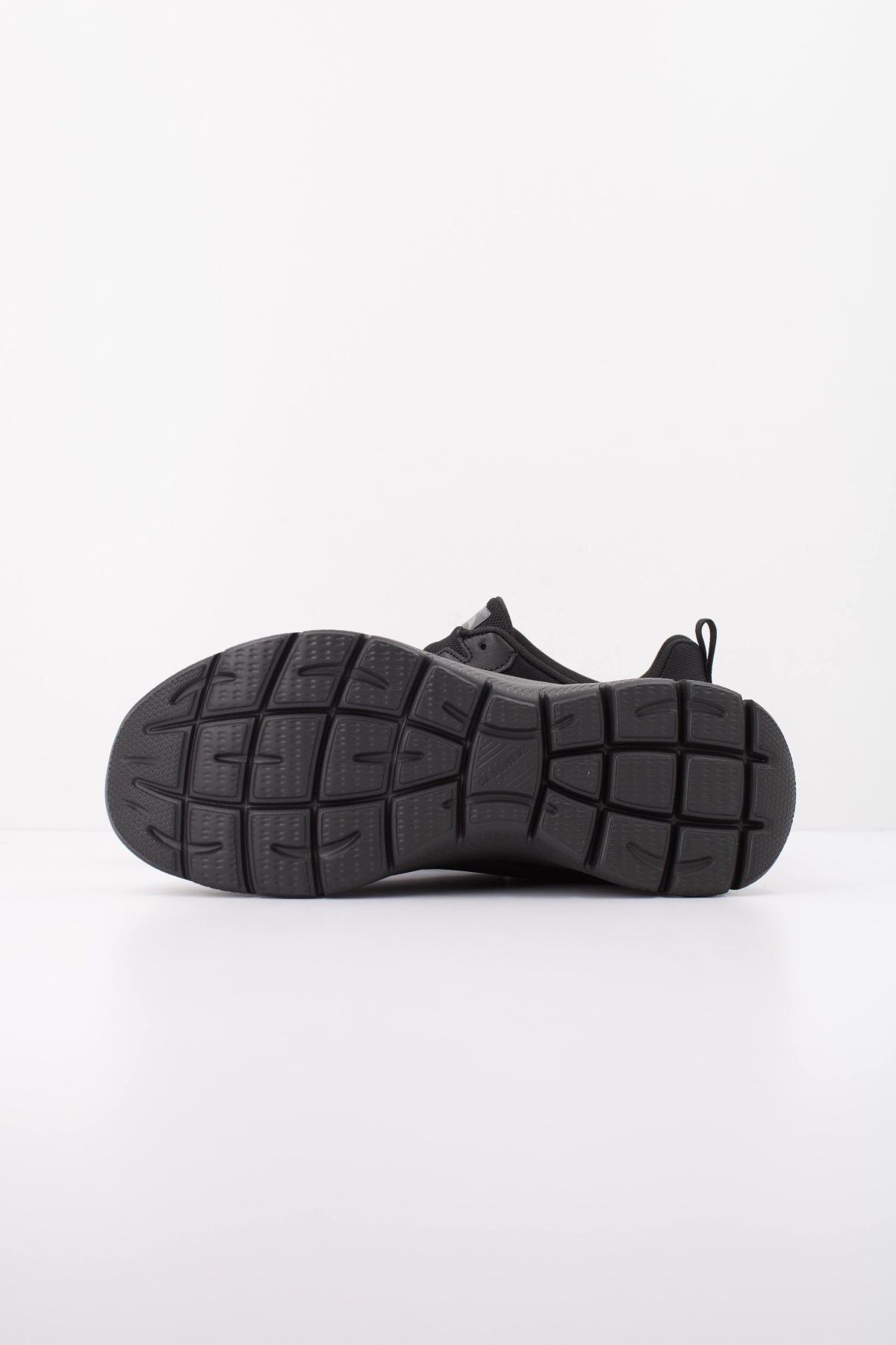 SKECHERS S ARCH FIT SUMMITS DAILY FLOW en color NEGRO  (5)