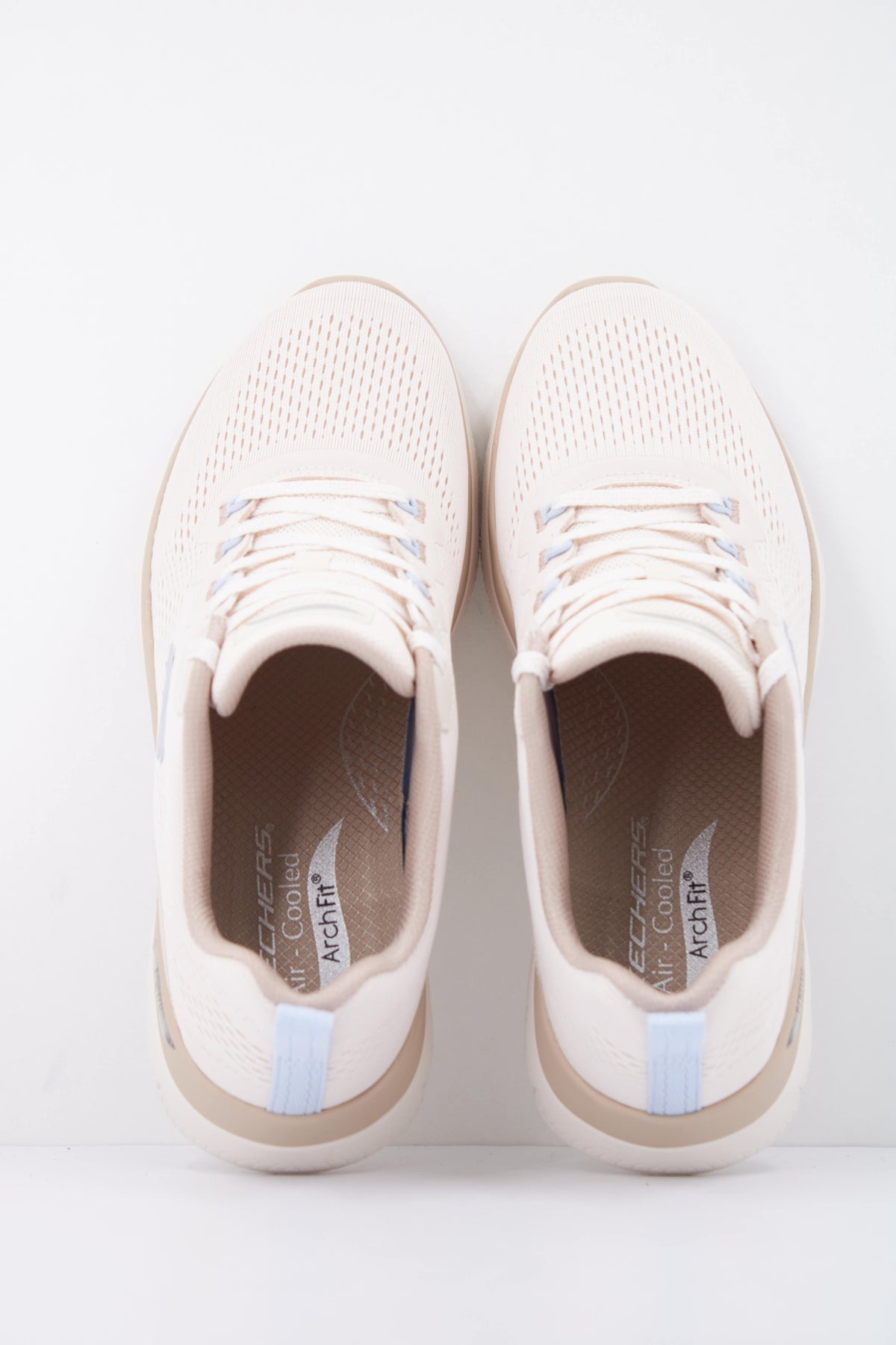 SKECHERS ARCH FIT SUMMITS DAILY FLOW en color BEIS  (3)
