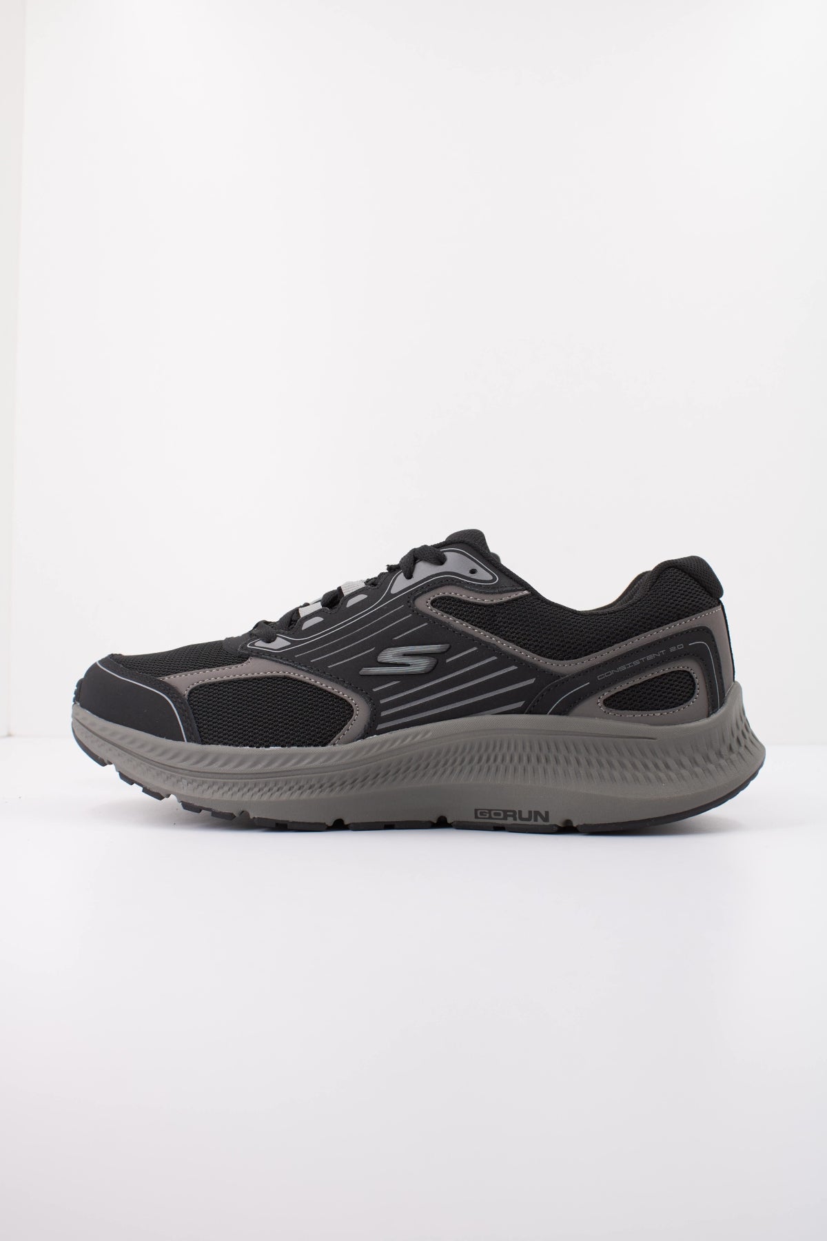SKECHERS GO RUN CONSISTENT . en color NEGRO  (1)