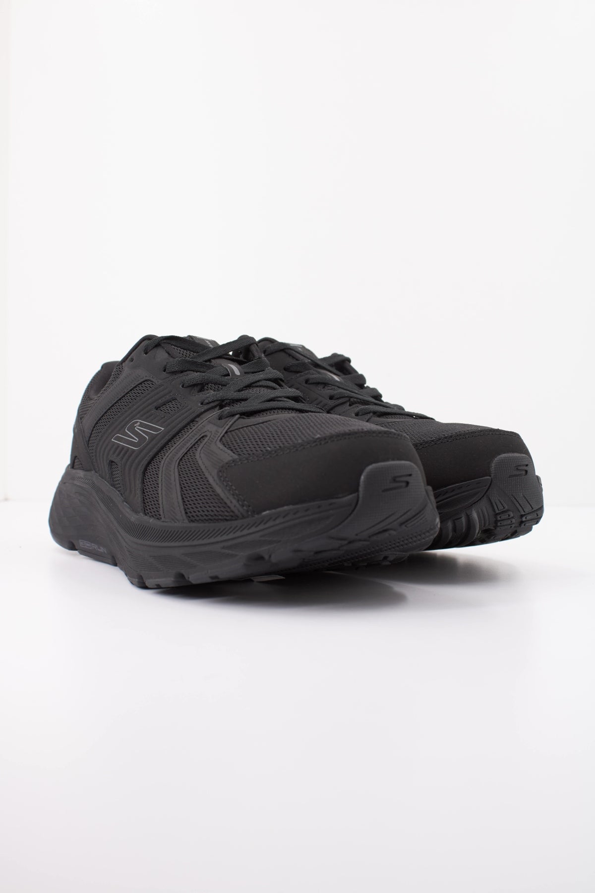 SKECHERS GO RUN CONSISTENT  - CORE TR en color NEGRO  (2)