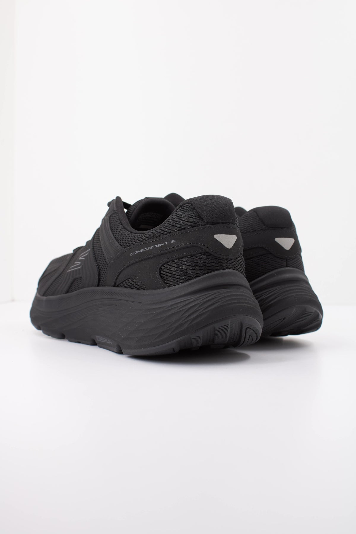 SKECHERS GO RUN CONSISTENT  - CORE TR en color NEGRO  (4)