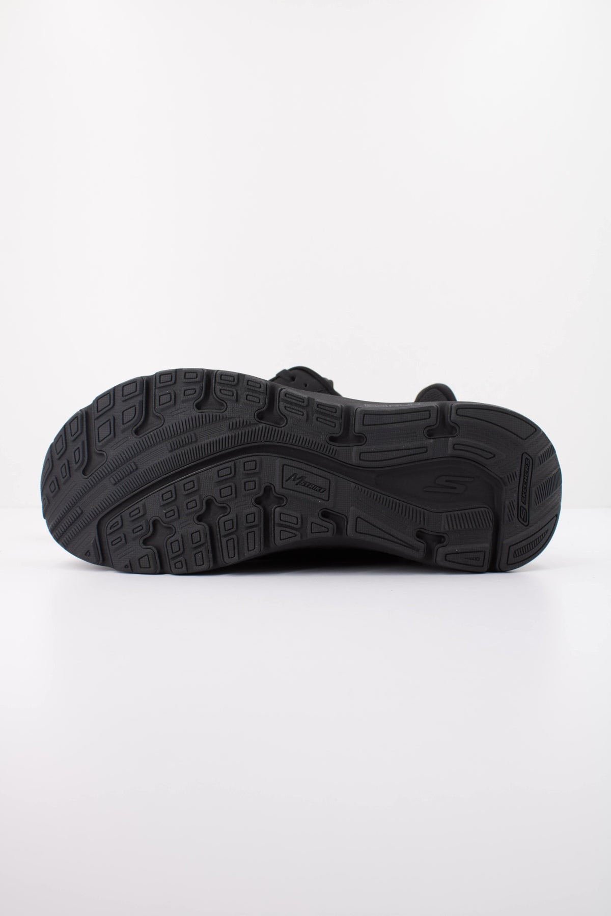 SKECHERS GO RUN CONSISTENT  - CORE TR en color NEGRO  (5)