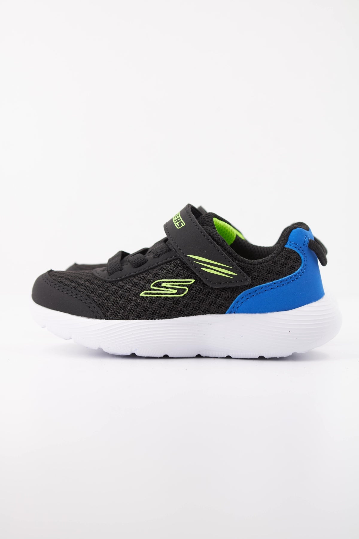 SKECHERS DYNA LITE LIL QUANTA en color NEGRO  (1)