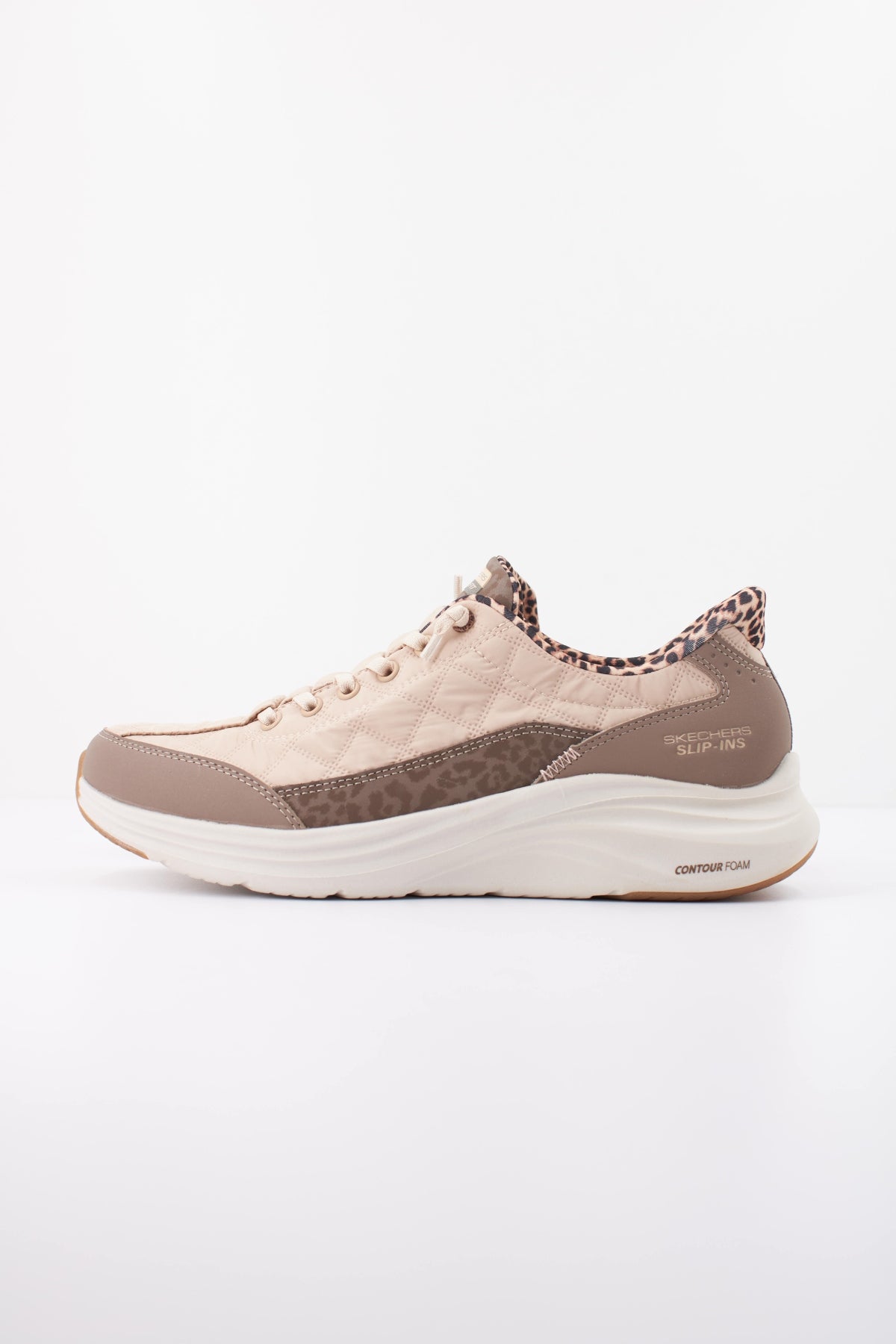 SKECHERS  en color BEIS  (1)