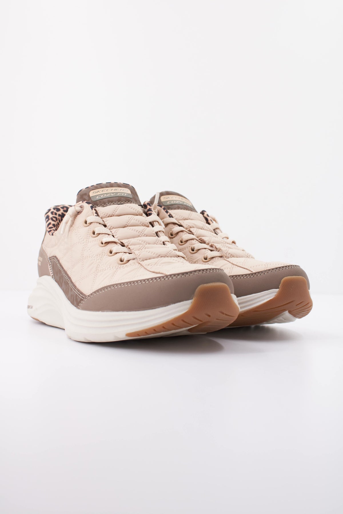 SKECHERS  en color BEIS  (2)