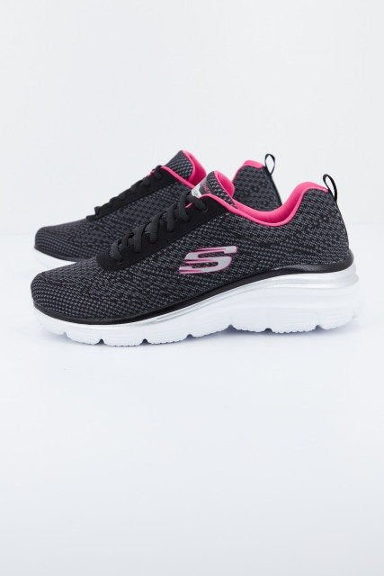 SKECHERS FASHION FIT-BOLD BOUNDARIES en color NEGRO  (1)
