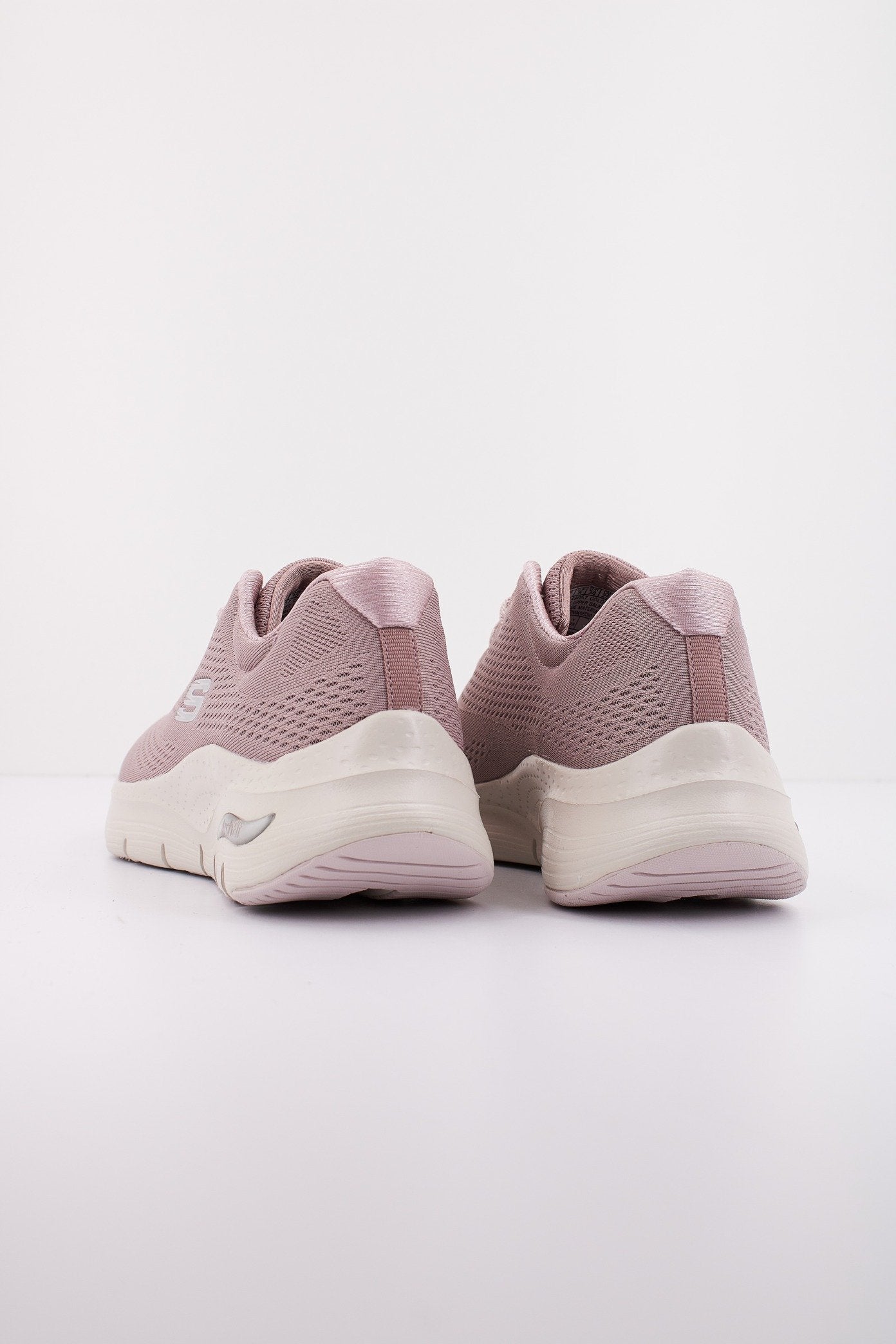 SKECHERS  SKECHERS ARCH FIT en color MARRON CLARO  (3)