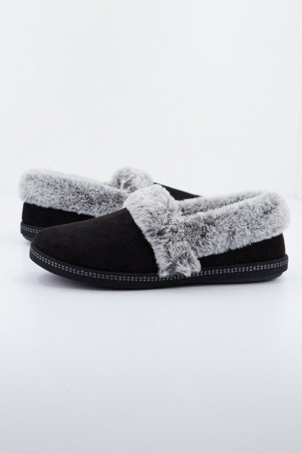 SKECHERS COZY CAMPFIRE en color NEGRO  (1)