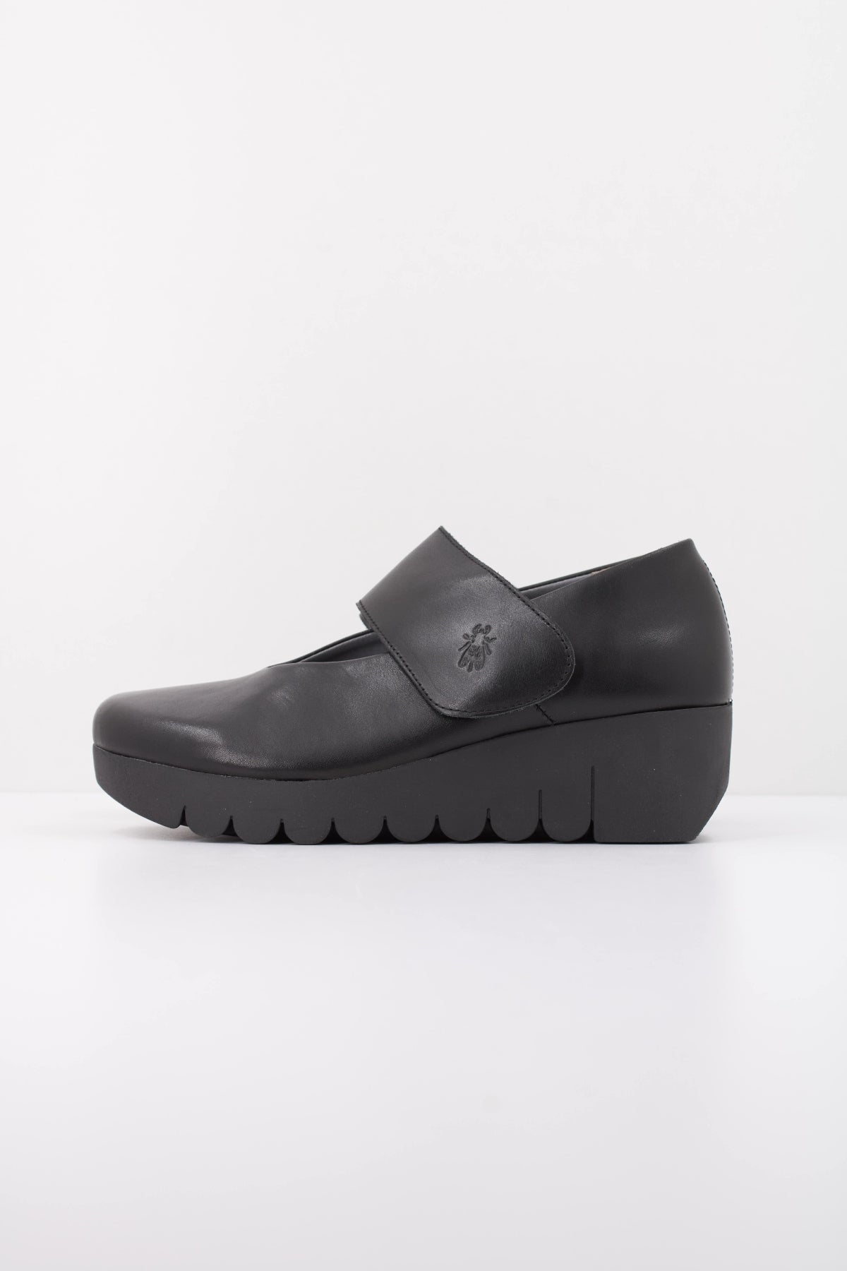 FLY LONDON P ZAPATO VARI en color NEGRO  (1)