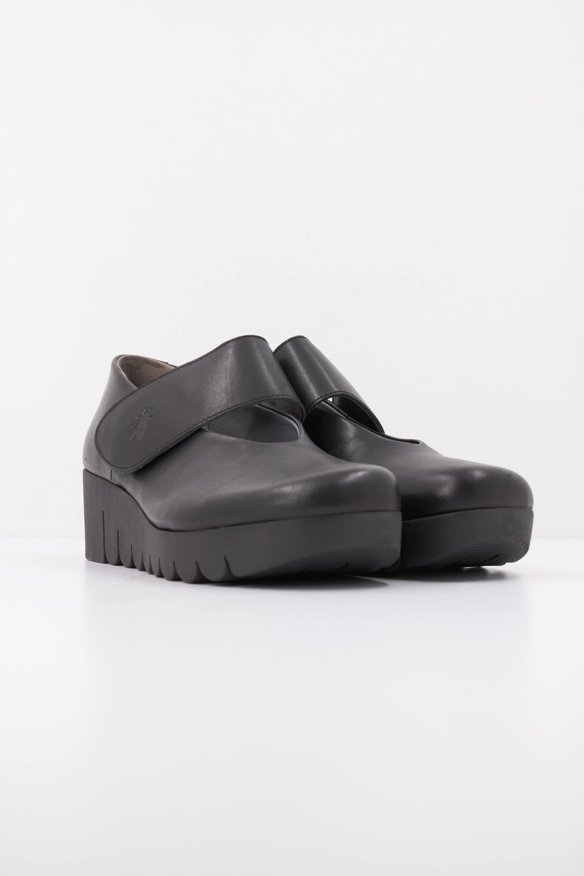 FLY LONDON P ZAPATO VARI en color NEGRO  (2)