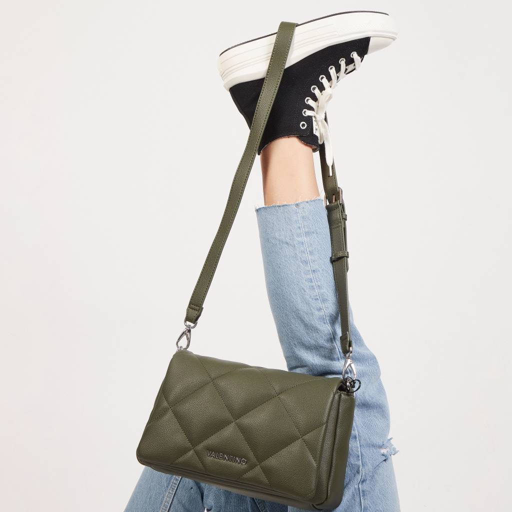VALENTINO BAGS  COLD RE en color VERDE  (6)