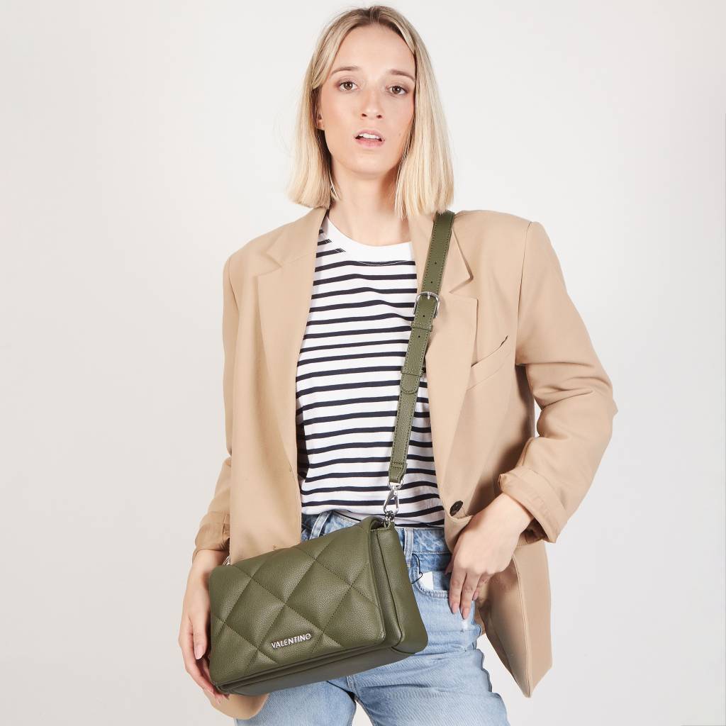 VALENTINO BAGS  COLD RE en color VERDE  (7)