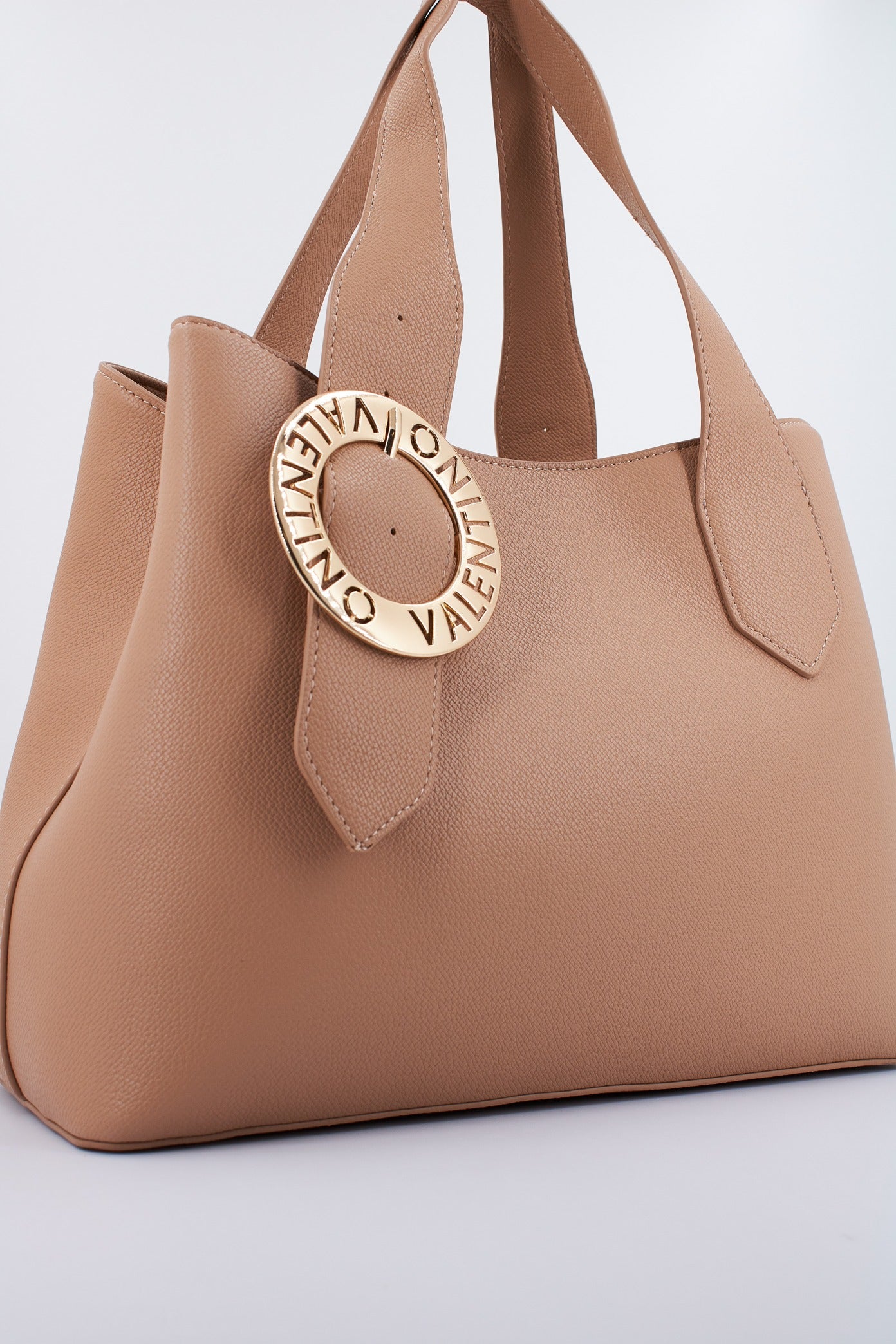 VALENTINO BAGS BOWERY en color MARRON CLARO  (4)