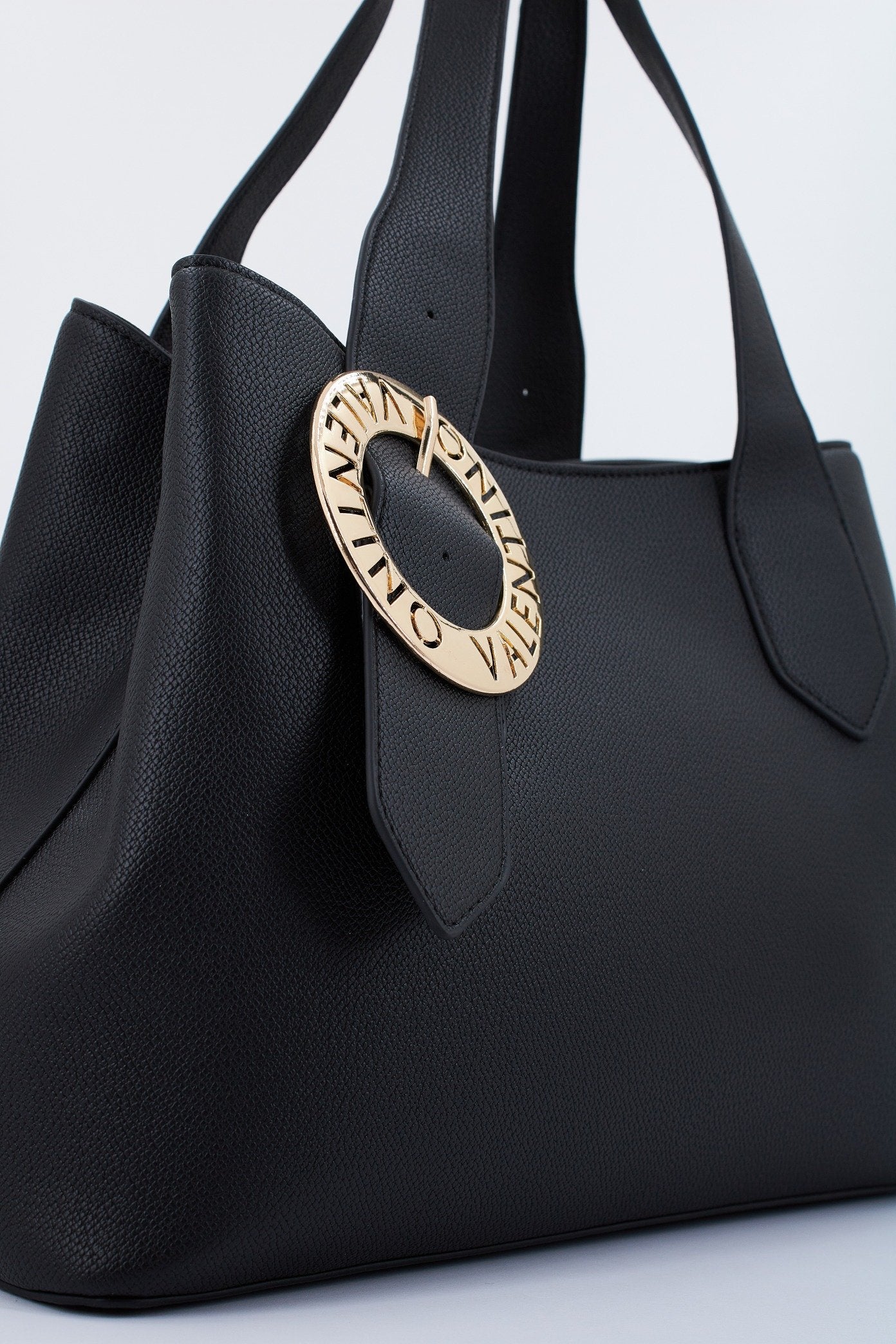 VALENTINO BAGS BOWERY en color NEGRO  (4)