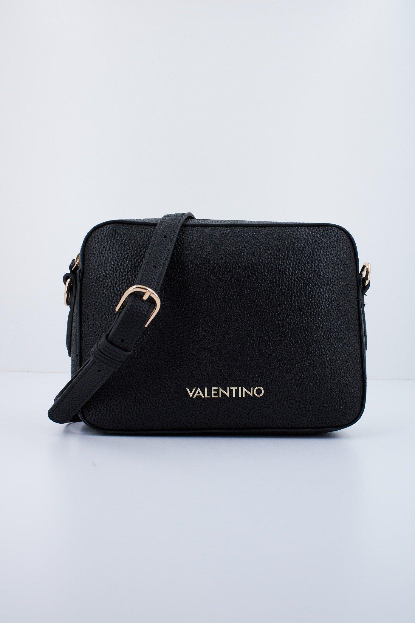 VALENTINO BAGS  BRIXTON en color NEGRO  (1)