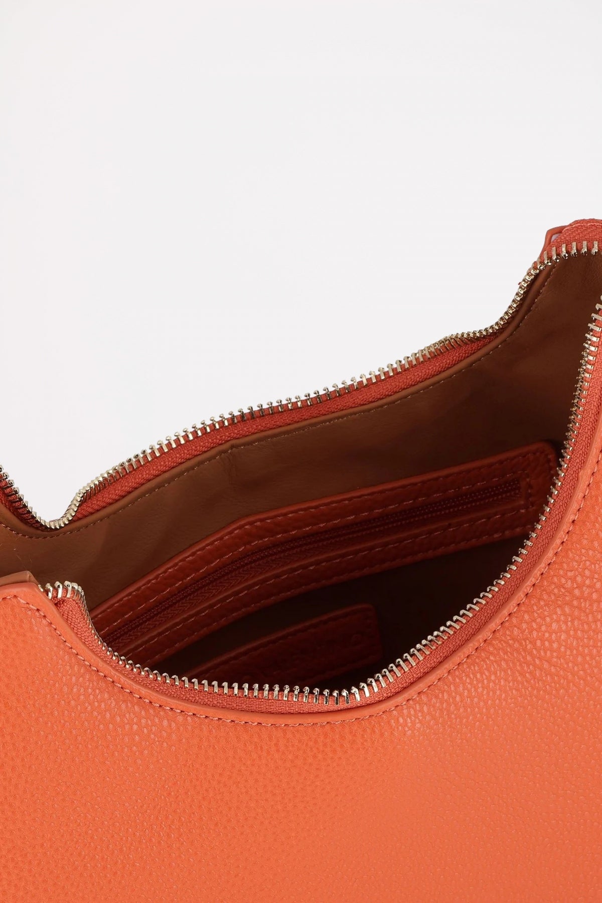 VALENTINO BAGS SACCA BRIXTON en color NEGRO  (4)