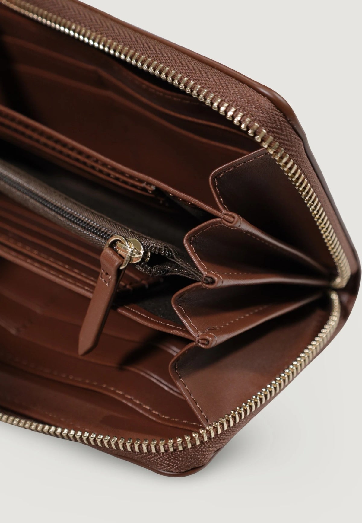 VALENTINO BAGS VPSAI NIVIS RE en color   (4)