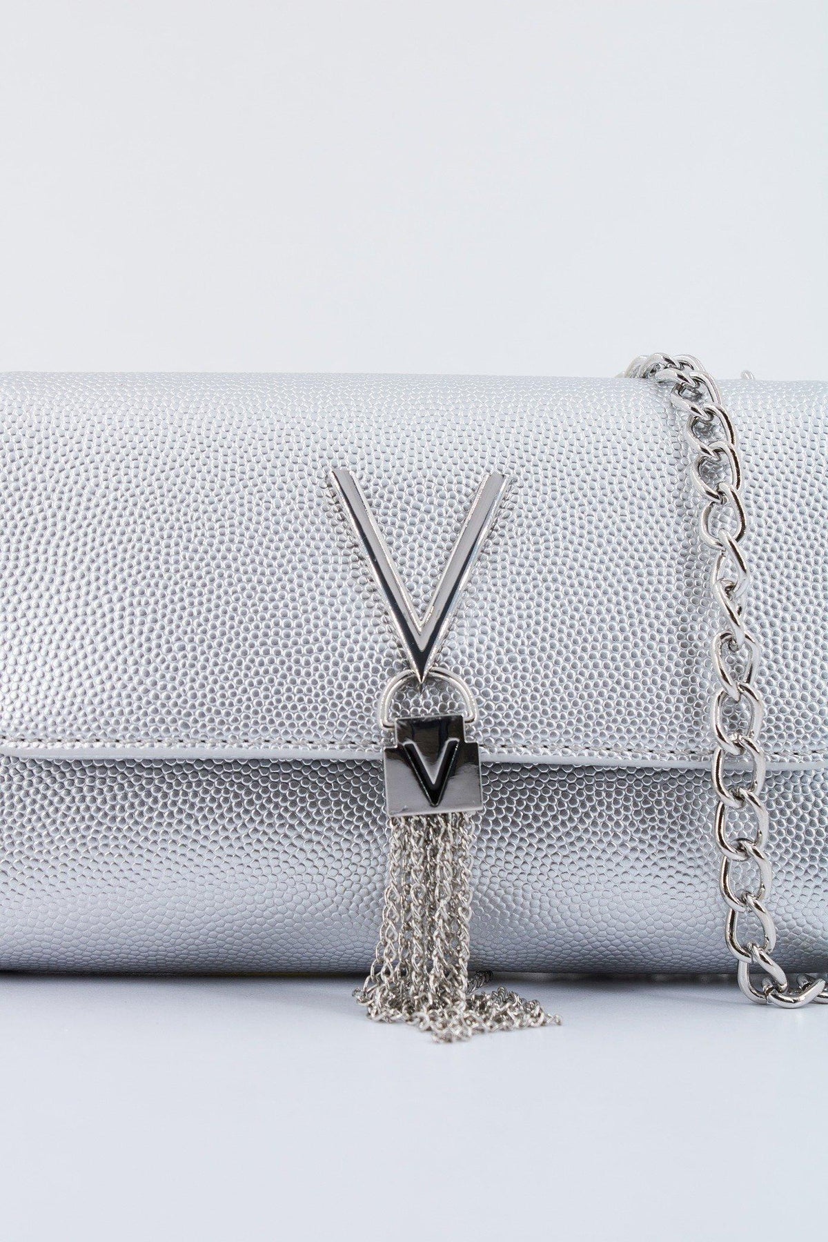 VALENTINO BAGS DIVINA en color PLATA  (4)