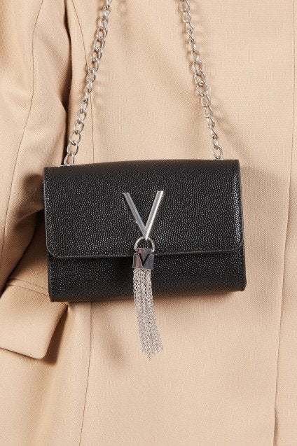VALENTINO BAGS DIVINA en color NEGRO  (5)