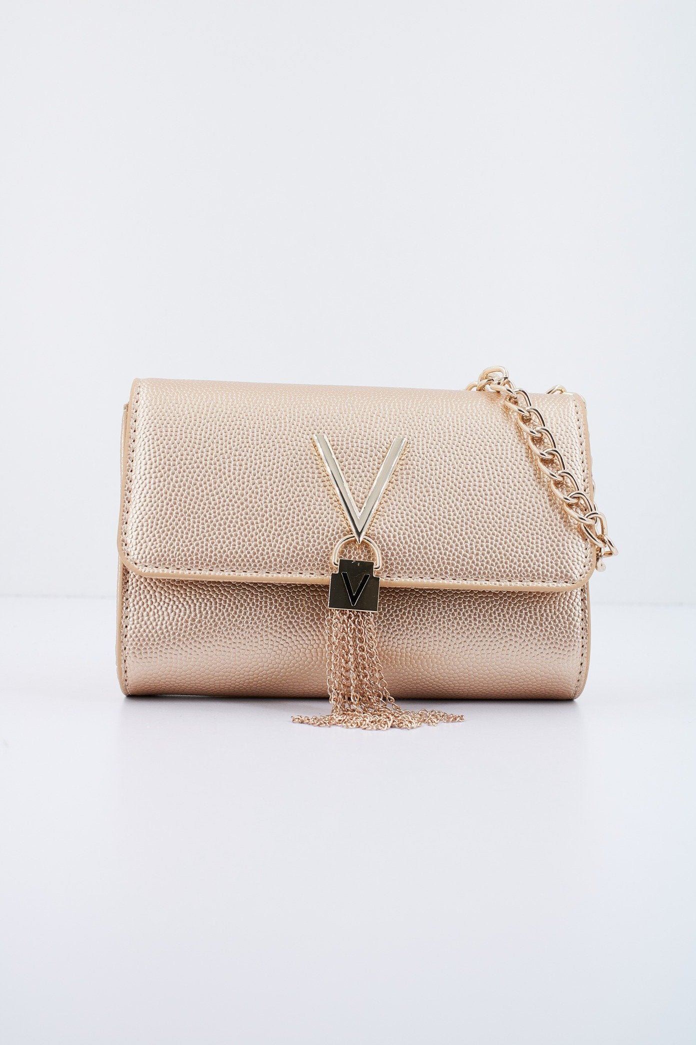 VALENTINO BAGS DIVINA en color ORO  (1)
