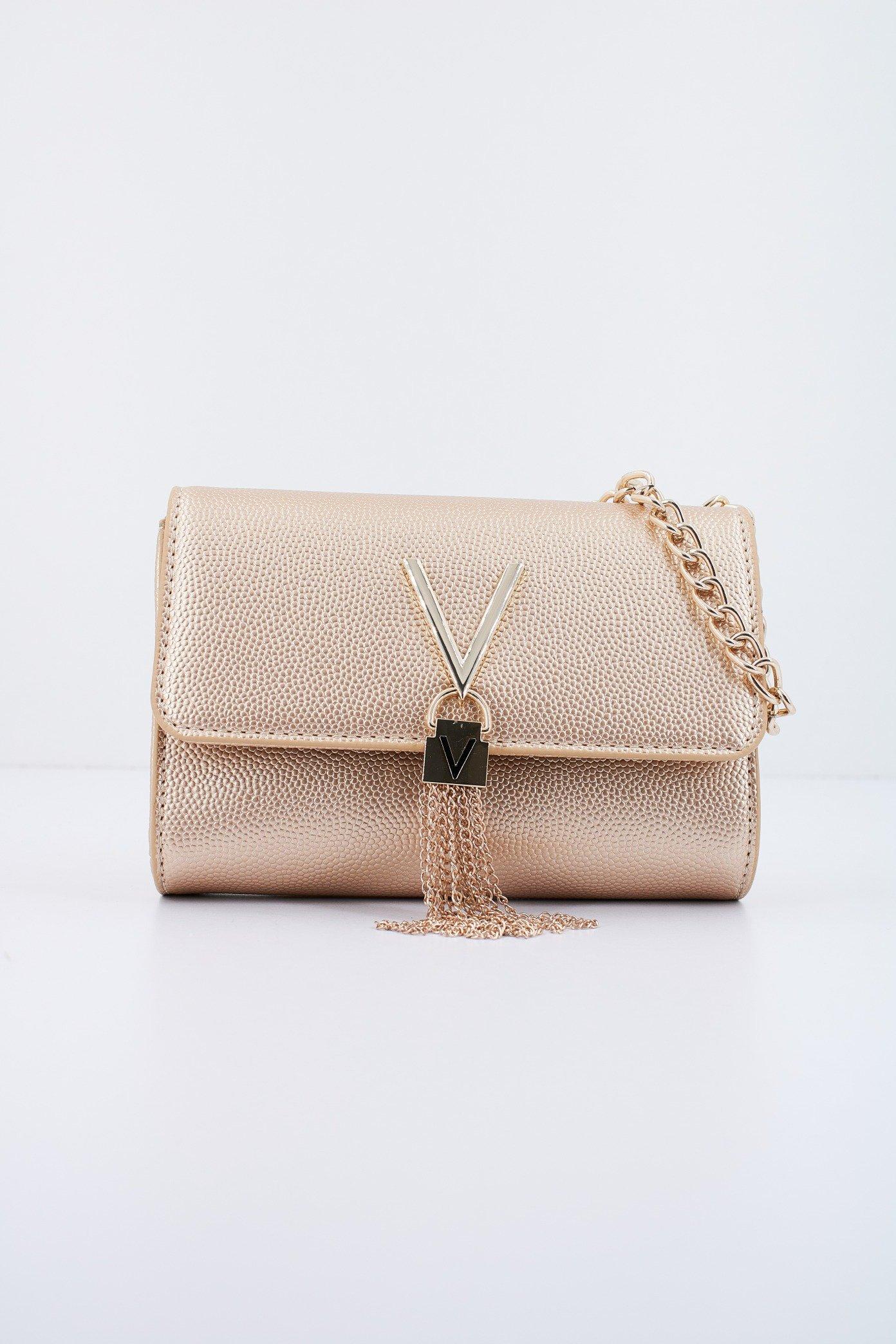 VALENTINO BAGS DIVINA en color ORO  (1)