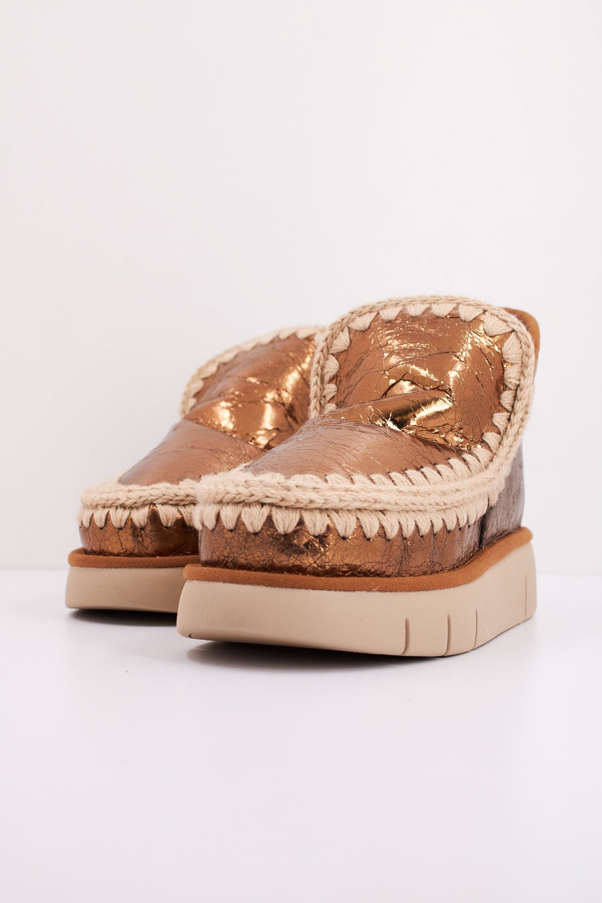 MOU ESKIMO BOUNCE SNEAKER en color ORO  (2)