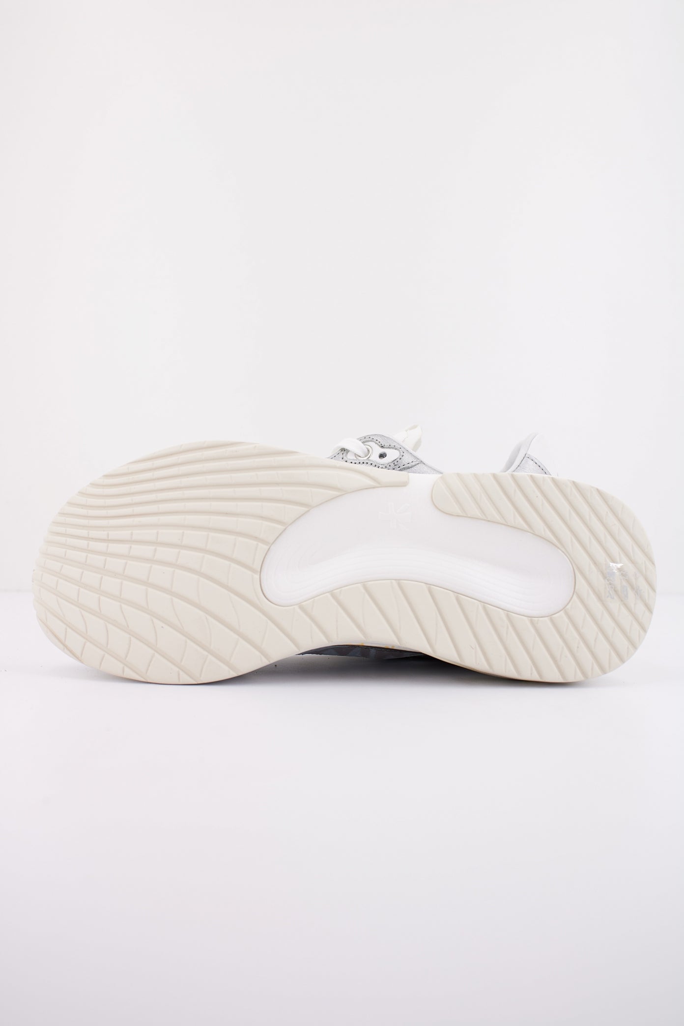 PREMIATA MOERUND en color PLATA  (4)