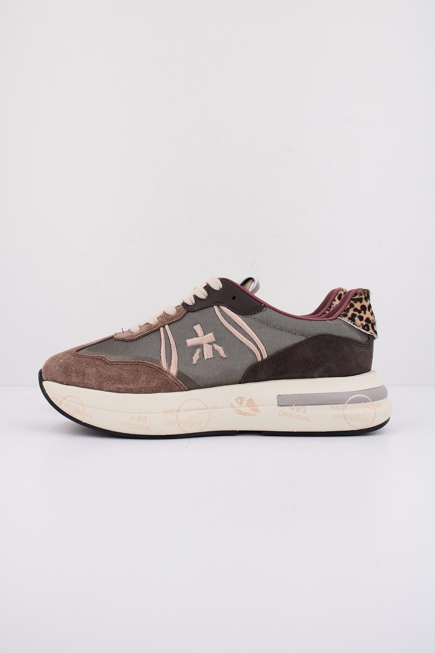 PREMIATA CASSIE  en color BEIS  (1)