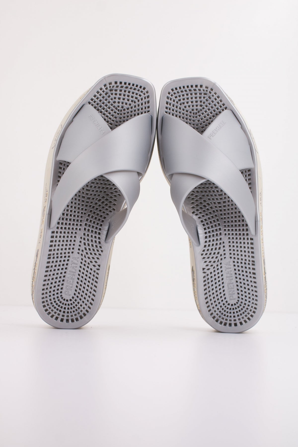PREMIATA MOURA  en color PLATA  (3)