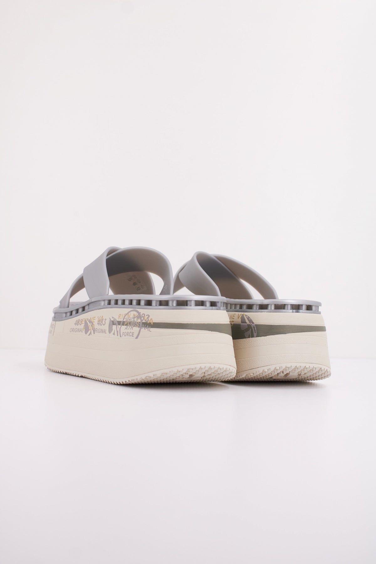 PREMIATA MOURA  en color PLATA  (4)