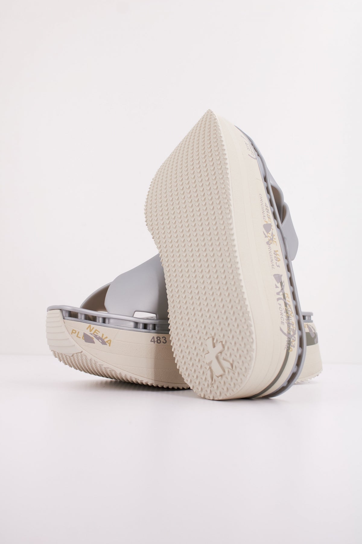 PREMIATA MOURA  en color PLATA  (5)