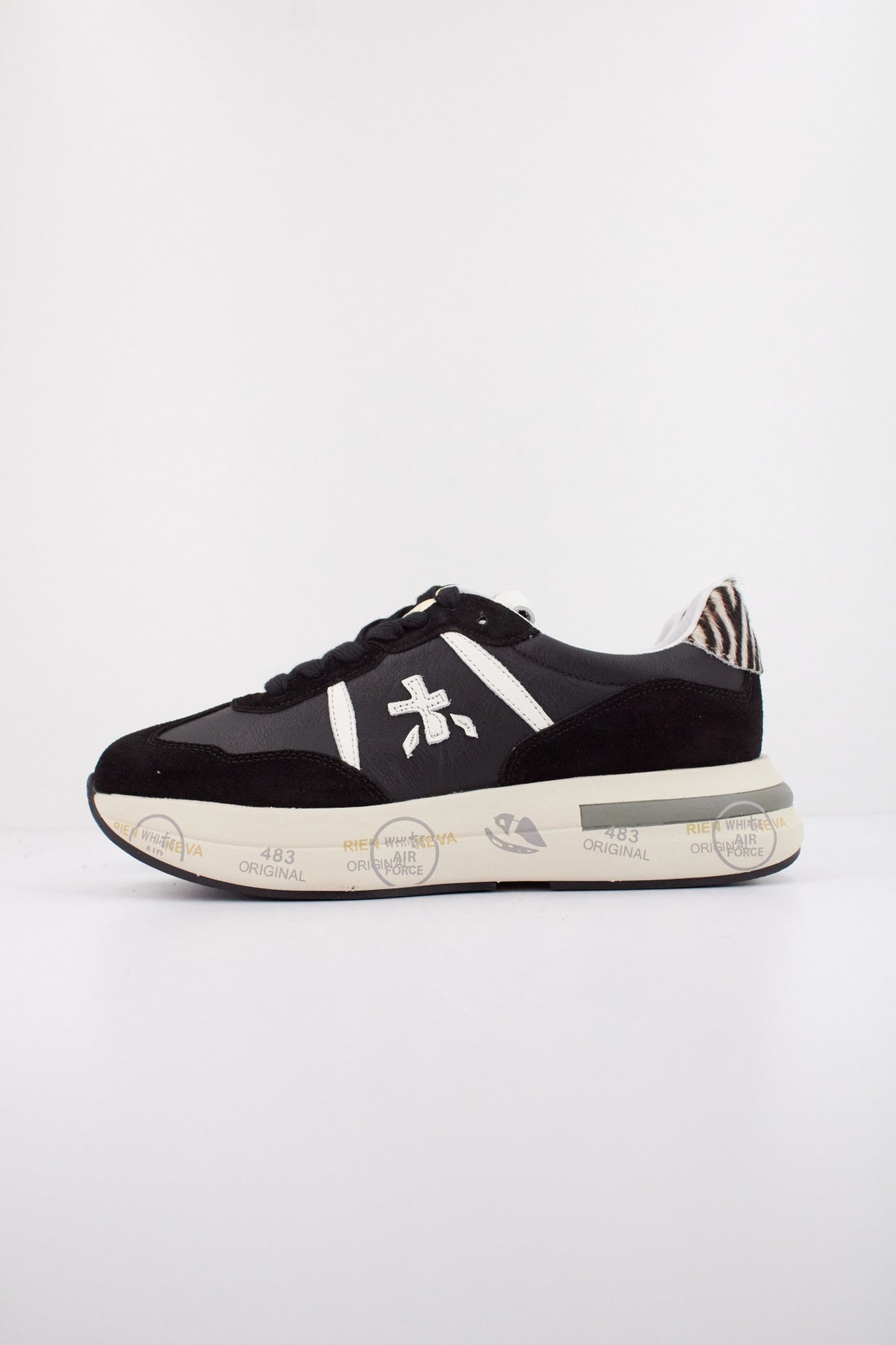 PREMIATA CASSIE  en color NEGRO  (1)