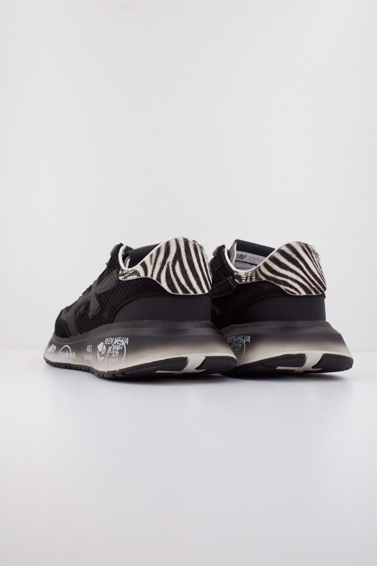 PREMIATA LAURYN  en color NEGRO  (4)