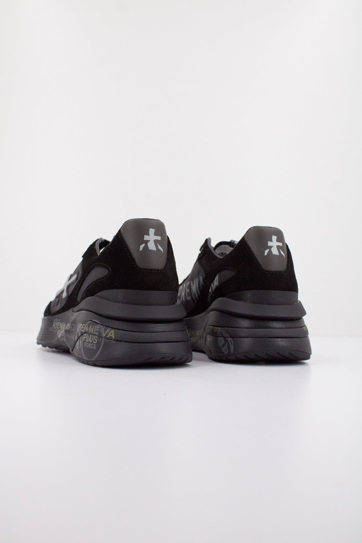 PREMIATA MOERUND  en color NEGRO  (4)