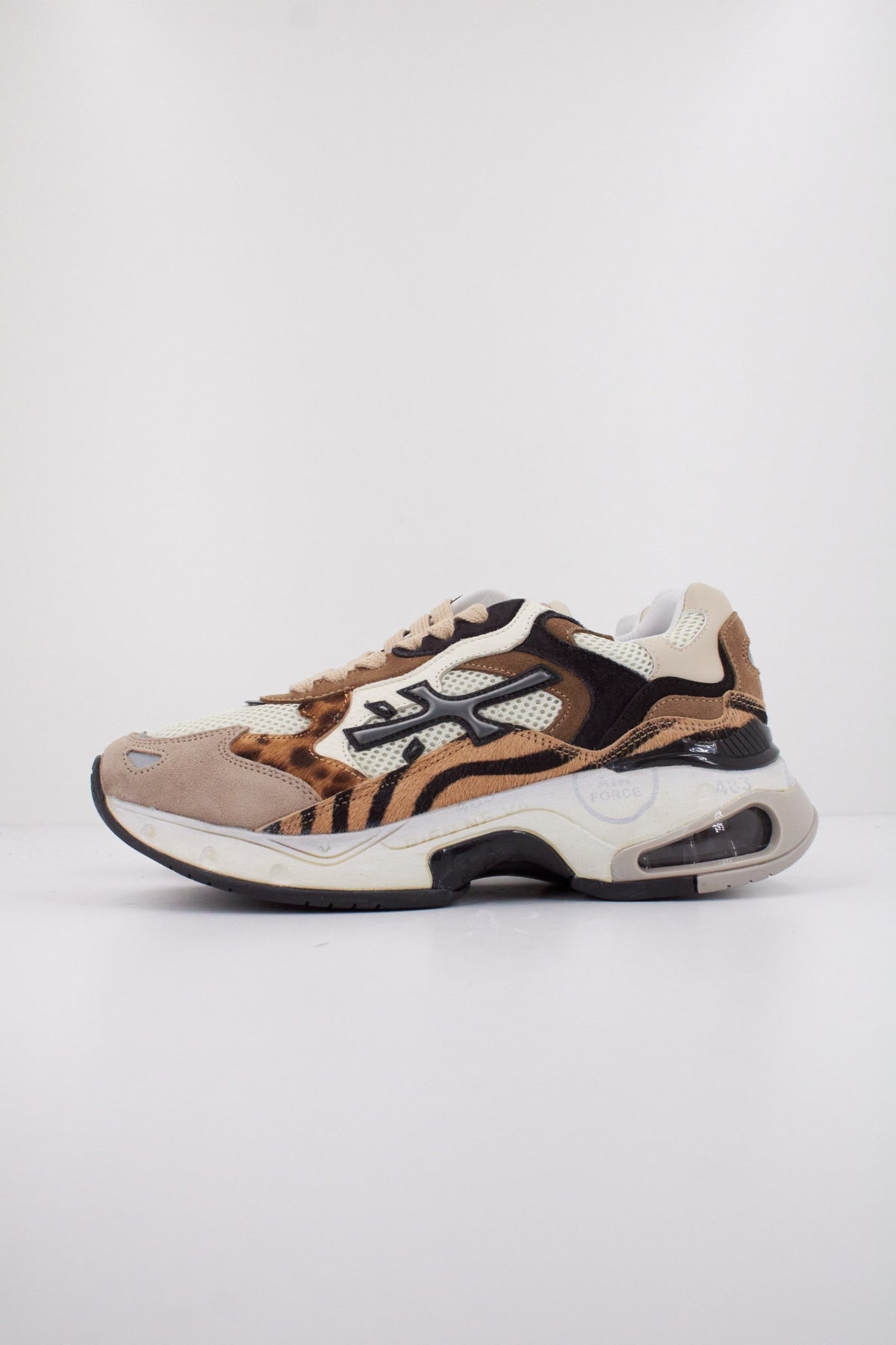 PREMIATA SHARKYD  en color BEIS  (1)