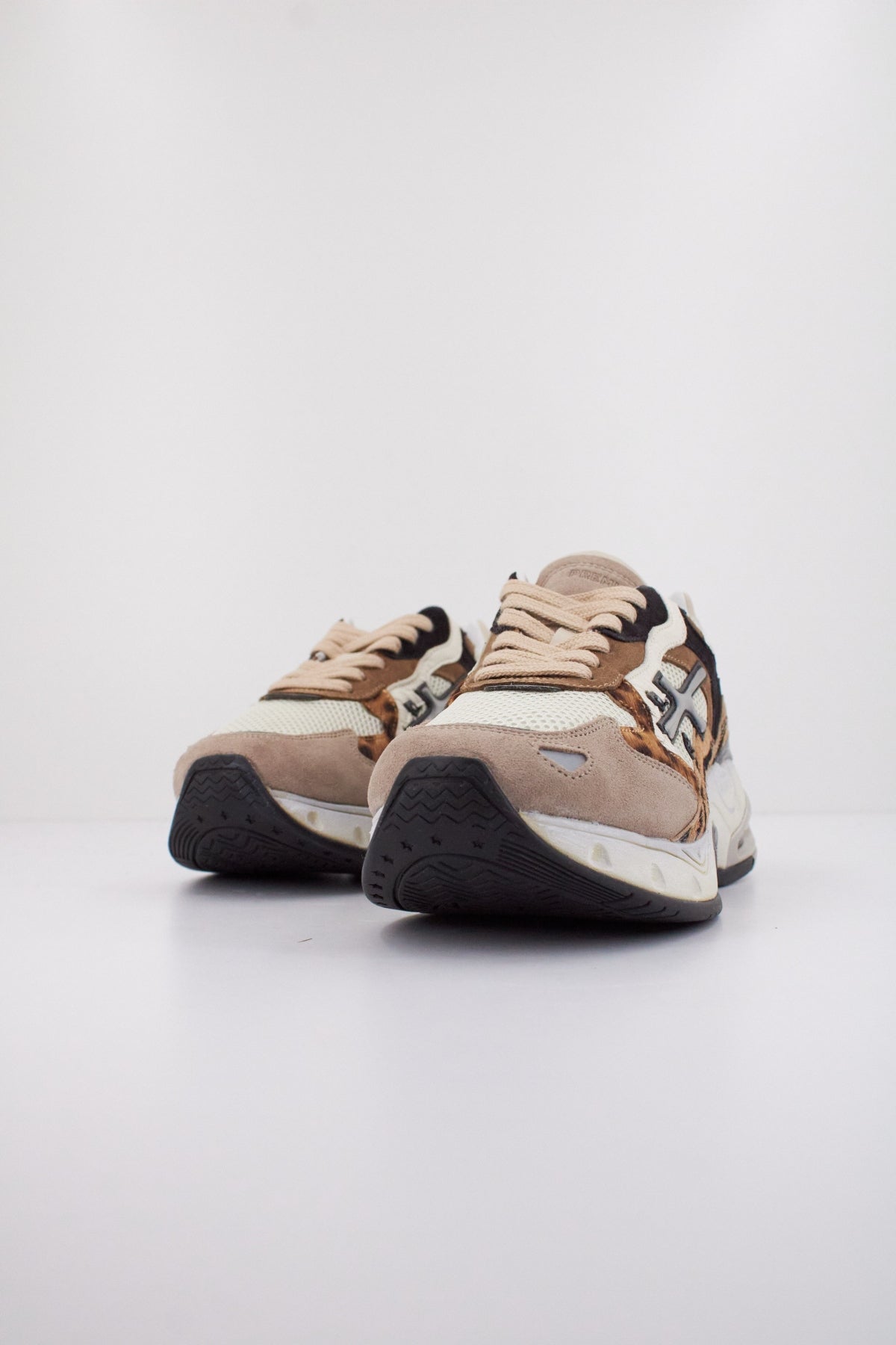 PREMIATA SHARKYD  en color BEIS  (2)