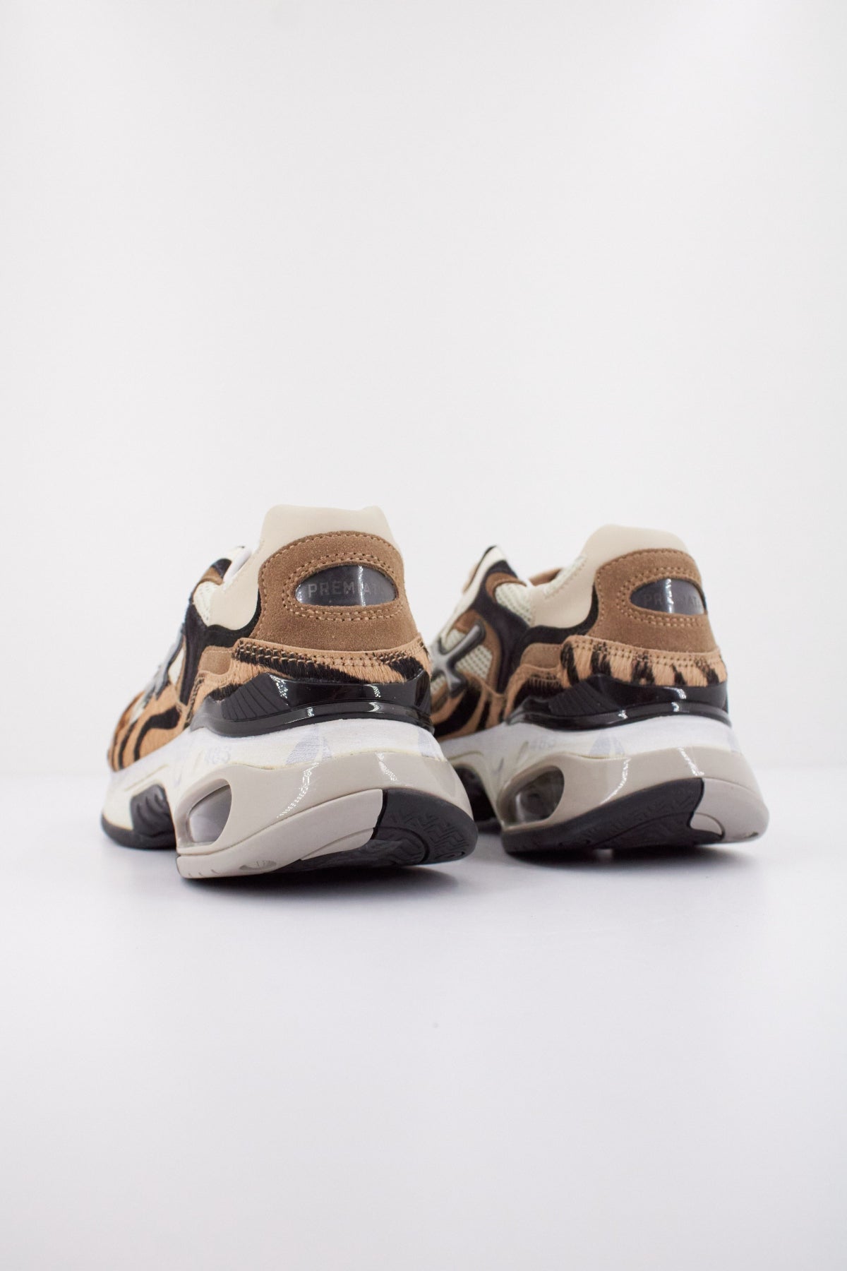 PREMIATA SHARKYD  en color BEIS  (4)
