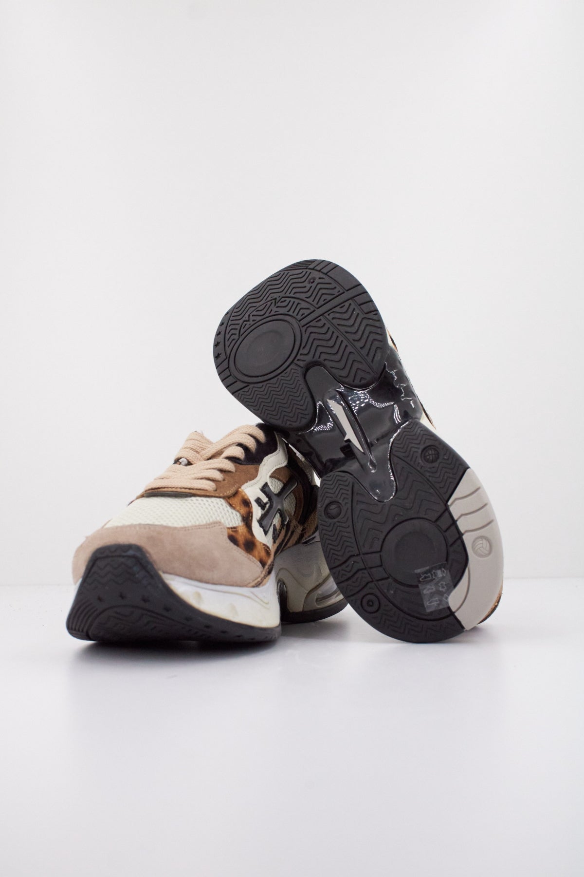 PREMIATA SHARKYD  en color BEIS  (5)