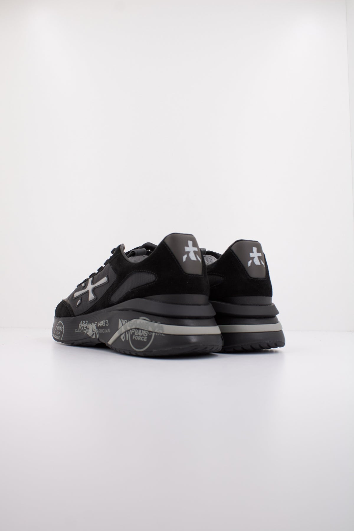 PREMIATA MOERUN  en color NEGRO  (4)